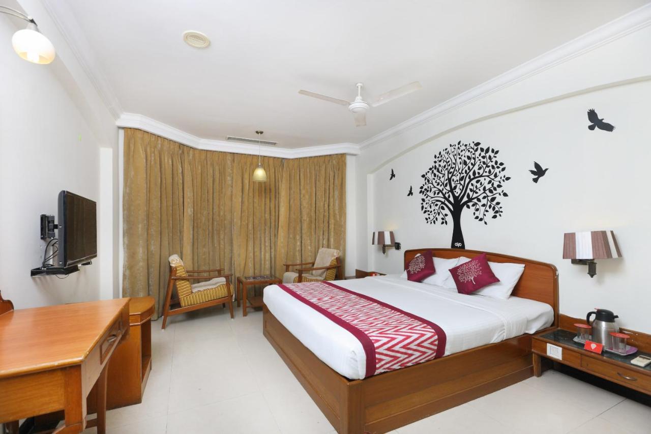 Oyo 1081 Hotel Sindhu International Tirupati Exterior foto